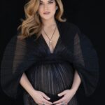 Sabrina Seara Instagram – Nosotros dos 🤍

( aún no decidimos el nombre me ayudas ? ) 

Sorry el Spam ☺️ pero Ame esta sesión de fotos , fueron muy especiales para mi , un sueño tan deseado y esperado se está haciendo realidad . 
Mi bebe arcoíris 🌈 pronto llegará a iluminar nuestras vidas. 

#momtobe #embarazo #pregnancyannouncement #pregnancygoals #fotosembarazadas Mexico City, Mexico
