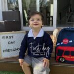 Sabrina Seara Instagram - No pensé que fuera tan pronto pero tocó el turno a Alexander, el pequeño de la casa, comenzar su primer día de day care 🧸🚸 Alex se quedó feliz y eso me dio mucha tranquilidad, ya conocemos a @wingslearningcenter y habíamos tenido la mejor experiencia con Maximiliano, un lugar lleno de amor y mucho calor de familia 🫶🏼 Gracias a todas por sus mensajes de ánimo, creo que ninguna mamá está preparada para este momento. ¿Cómo fue tu experiencia las leo? 👀📖 #firtdayofpreschool #preeschool