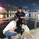 Sabrina Seara Instagram - VACACIONES EN FAMILIA 🤍 No puedo creer que la próxima seremos 4 ☺️ No es mucho ( para no decir nada 😂) lo que uno puede hacer embarazada en un parque de Orlando pero verlos felices y es mi mayor recompensa ! #universalstudios #noseaslocachica #momtobe #familyvacation #orlandoflorida Universal Studios Florida