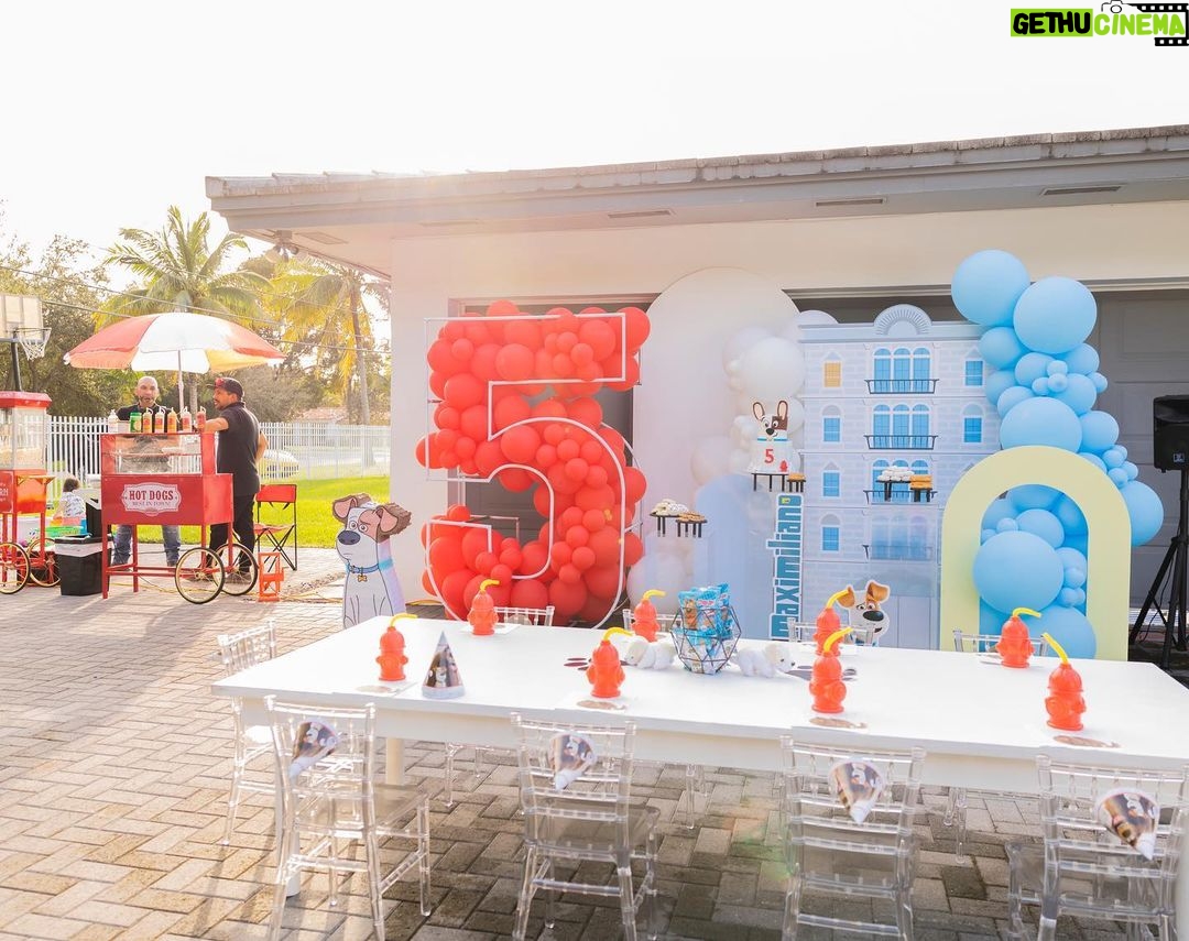 Sabrina Seara Instagram - Y la piñata de maxi ? Hace unas semanas , celebramos por adelantado en Miami el cumpleaños de maxi ya que así lo decidió el cumpleañero ❤️para poder estar con sus primos y mejore amigos . Todo quedó espectacular Gracias a mi querida @freshmindevents que lo organizo en tiempo récord 🙏🏻 📸 @habiaunavezunafoto_ Feliz Cumpleaños!!!
