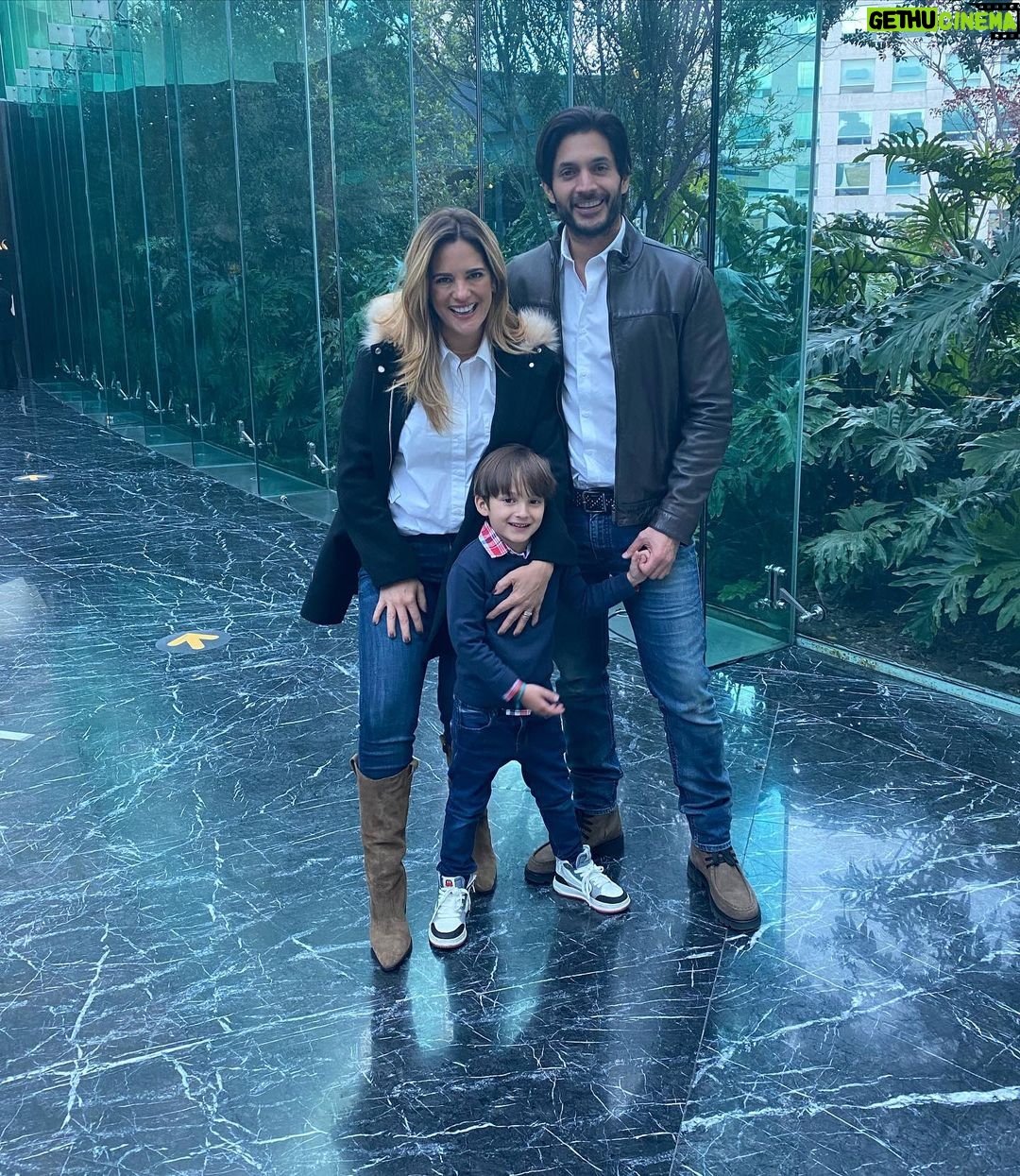Sabrina Seara Instagram - 🎈 Birthday Boy 🎈 Hoy hicimos todo lo que maxi quería para celebrar su cumpleaños ✔️Comer en Shake Shack 🍔🍟 ✔️Ir al cine 🍿🎥 ✔️ ir a una juguetería Y lo más importante juntos en familia. 👨👩👦🐶 Vean la cara de maxi en el video 😂 Que creen que pidió ? Mexico City, Mexico
