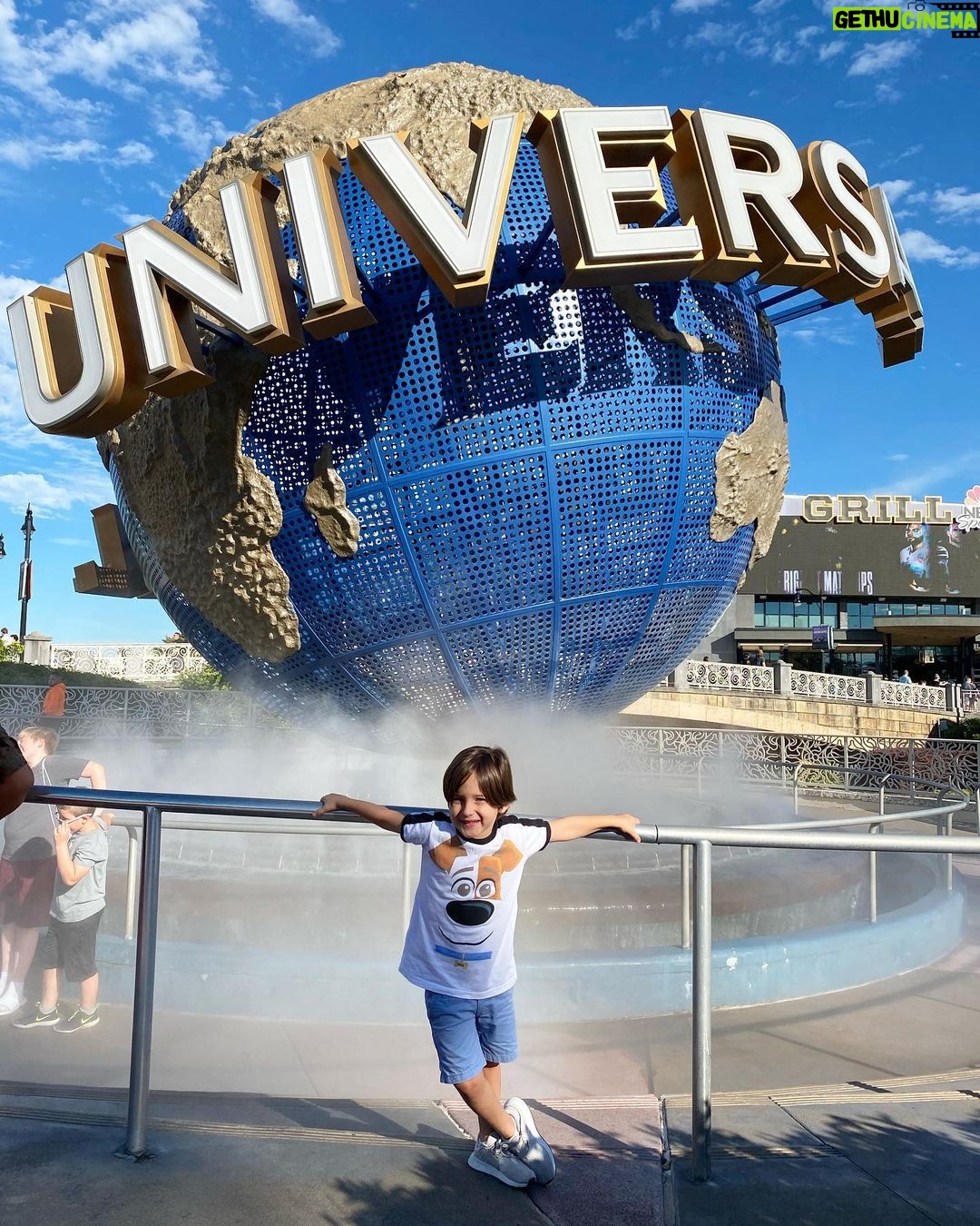 Sabrina Seara Instagram - Un viaje relámpago a Orlando para abrazar a la familia, escaparnos a visitar lo que más nos divierte , Los parques 🎢 y enterarnos que la nueva atracción #thesecretliveofpets estrenó en #universalstudioshollywood y no en #universalstudiosorlando jajaja 🤣 #noseaslocachica Maxi se quedo con las ganas conocer el ride de su peli favorita! Universal Studios, Orlando . Florida