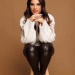 Sabrina Seara Instagram – Cuál es para foto de perfil?

Es que todas me gustan @elizabethmua eres increíble 📸 
Aunque con el nuevo look me tocan nuevas fotos 😜