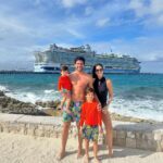 Sabrina Seara Instagram - No importa donde y cuándo pero siempre juntos 💞🌊☀️ mis personas favoritas. Aunque si es en el crucero más grande del mundo mejor😂 #iconoftheseas #royalcaribbeancruise Cococay, Bahamas