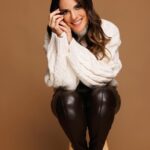 Sabrina Seara Instagram – Cuál es para foto de perfil?

Es que todas me gustan @elizabethmua eres increíble 📸 
Aunque con el nuevo look me tocan nuevas fotos 😜