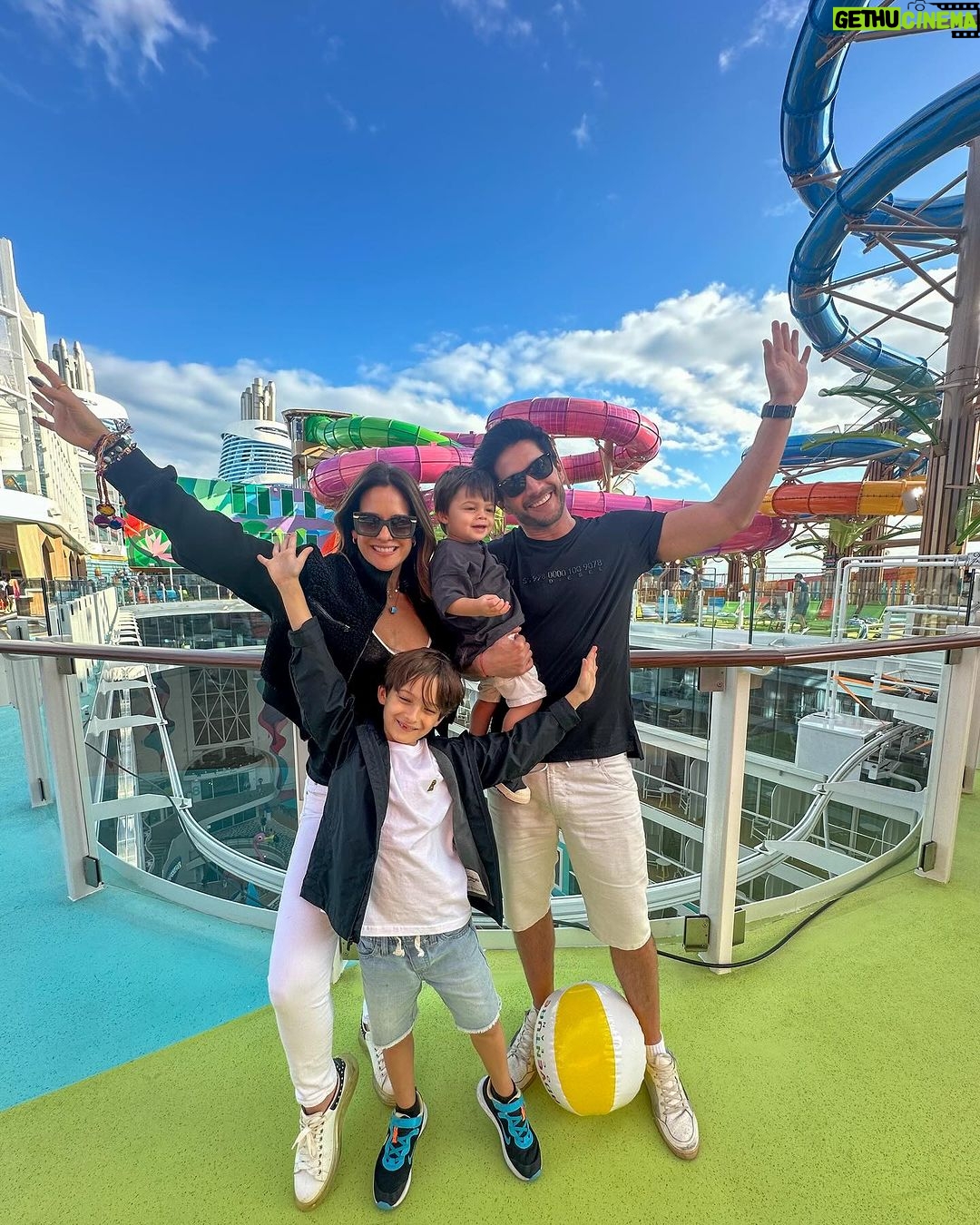 Sabrina Seara Instagram - Primer zarpe del Barco más grande del mundo “Icon Of The Seas” Gracias @royalcaribbean @royalcaribbeanlatam por la invitación. Que comience la aventura y diversión 🤩 Embajadores Royal 🚀