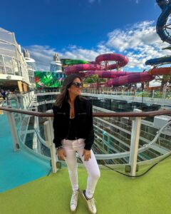 Sabrina Seara Instagram - Primer zarpe del Barco más grande del mundo “Icon Of The Seas” Gracias @royalcaribbean @royalcaribbeanlatam por la invitación. Que comience la aventura y diversión 🤩 Embajadores Royal 🚀