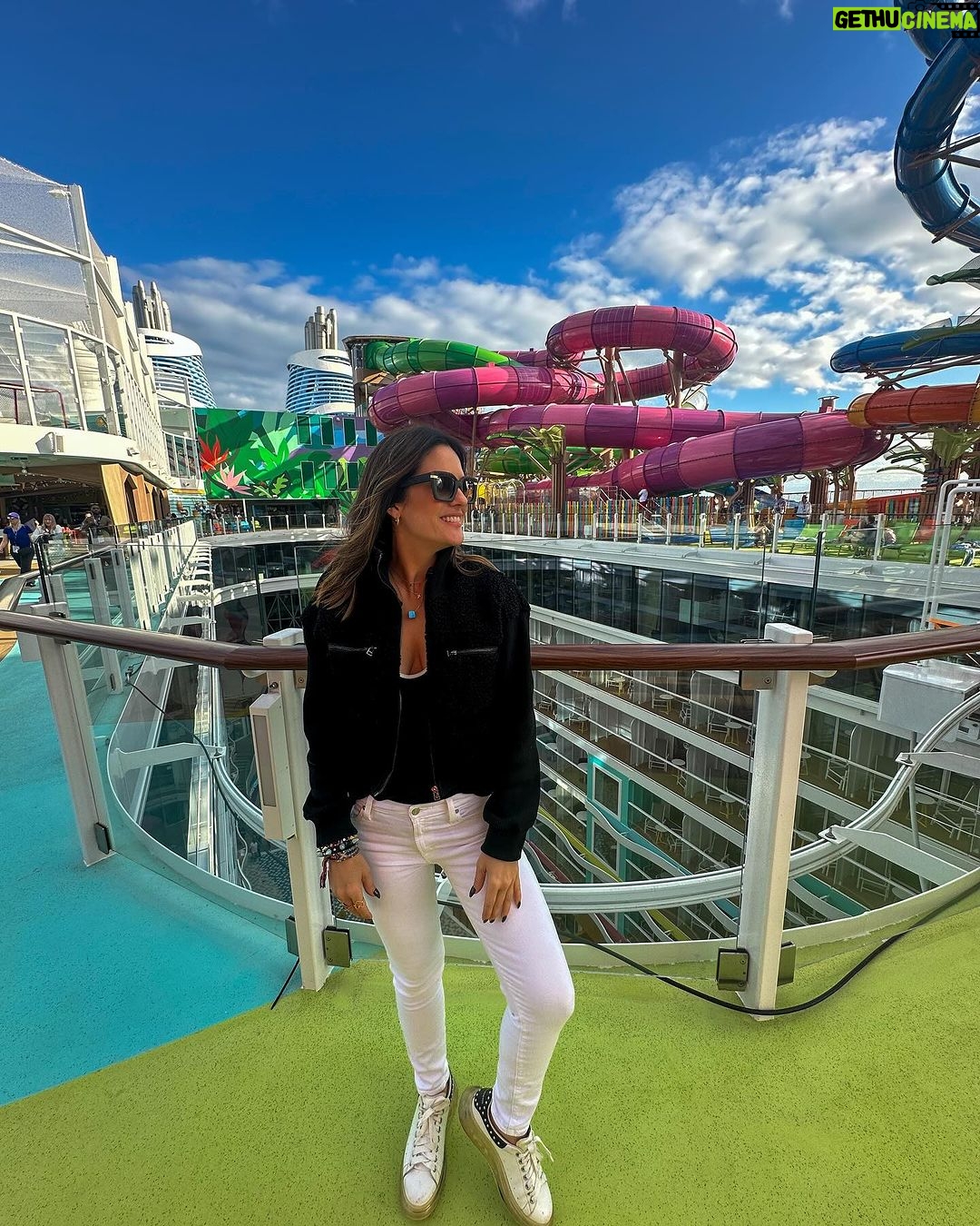 Sabrina Seara Instagram - Primer zarpe del Barco más grande del mundo “Icon Of The Seas” Gracias @royalcaribbean @royalcaribbeanlatam por la invitación. Que comience la aventura y diversión 🤩 Embajadores Royal 🚀
