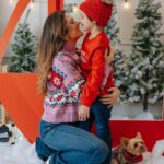 Sabrina Seara Instagram - Feliz Navidad Familia virtual les desea los Elbittar-Seara La Navidad es magia escondida en sonrisas , en recuerdos , que el brillo de la navidad ilumine sus vidas, les llene de Amor , ilusión y felicidad . Los quiero más que el pan de jamón 🤪