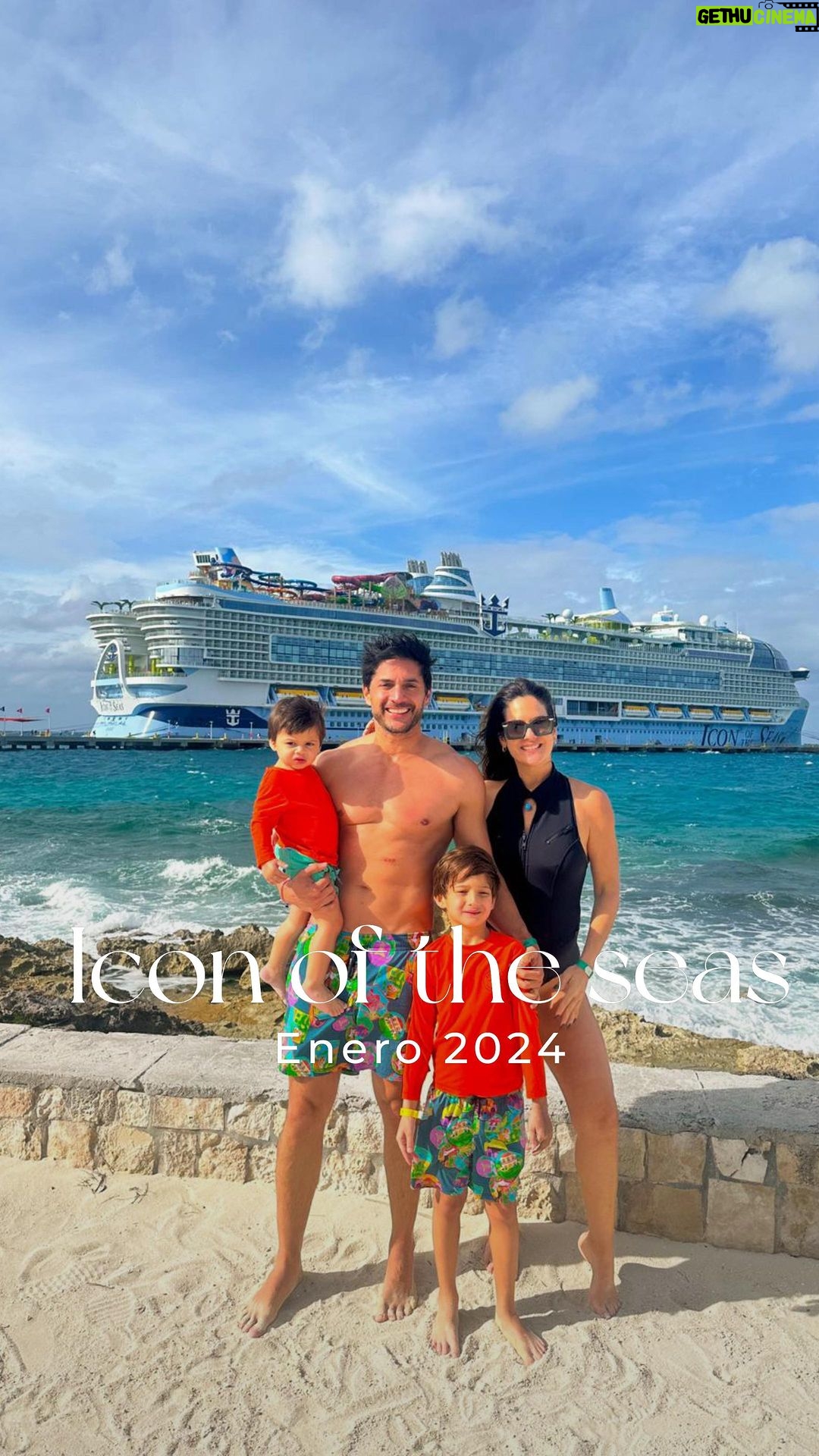 Sabrina Seara Instagram - Menciona con quien te montarías en el barco más grande del mundo ? Icon of the seas lo tiene todo para unas vacaciones soñadas , es una locura todo lo que tiene este crucero pero lo más importante fue disfrutarlo en familia ❤️ @royalcaribbean @royalcaribbeanlatam #iconoftheseas #cruises #royalcaribbean Royal Caribbean International