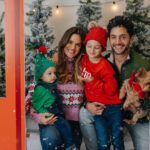 Sabrina Seara Instagram - Feliz Navidad Familia virtual les desea los Elbittar-Seara La Navidad es magia escondida en sonrisas , en recuerdos , que el brillo de la navidad ilumine sus vidas, les llene de Amor , ilusión y felicidad . Los quiero más que el pan de jamón 🤪