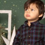Sabrina Seara Instagram - En qué estará pensado Alexander con esa cara ? Derretida de amor con estos niños que me hacen la mujer más feliz y afortunada del mundo pero a la vez me vuelven loca 🤪 Sesión de fotos navideña @irenetorresphotography & @byjuano