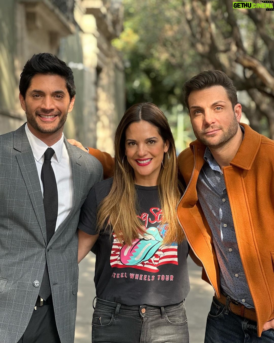Sabrina Seara Instagram - En el set con este dúo dinámico 🎬 Esteban & Kenzo #elamornotienereceta Mexico City, Mexico