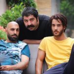 Saed Soheili Instagram - 🎬 روزهای پایانی «گشت ارشاد ۳» / ادامه فیلمبرداری در مشهد . فیلم‌ سینمایی «گشت ارشاد ۳» به تهیه کنندگی و‌ کارگردانی سعید سهیلی روزهای پایانی فیلمبرداری را در شهر تهران پشت سر می گذارد. . به گزارش روابط عمومی پروژه ،فیلمبرداری فیلم «گشت ارشاد ۳» به کارگردانی سعید سهیلی با رعایت پروتکل های بهداشتی در تهران روزهای پایانی را پشت سر می گذارد و به زودی گروه سازنده برای ادامه فیلمبرداری به مشهد خواهند رفت. . پیش بینی می شود فیلمبرداری «گشت ارشاد ۳» تا اواخر ماه ادامه داشته باشد تا ساخته سعید سهیلی به زودی به عنوان یکی از امیدهای اصلی گیشه راهی سینماها شود. . عکس: مریم رضوی / آزاده امیرخان