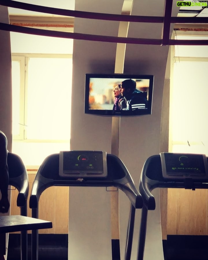 Saed Soheili Instagram - . اصلا ورزش اينجوري حال ميده. @farhangiiali.official @sabagym.ps 🙏🏽🌹😄 PS Gym (Saba)