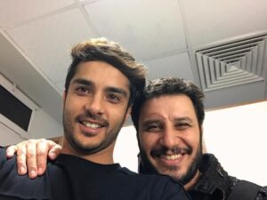 Saed Soheili Instagram - پشت صحنه «لاتاری» پنج سال پيش، کنار رفیق دوست داشتنی ام
یادش بخیر…
@javadezzati