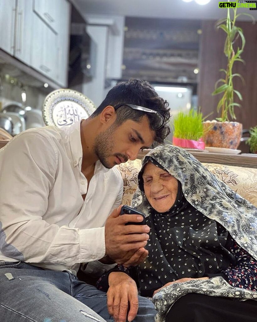 Saed Soheili Instagram - در كنار مادربزرگ عزيزم خداروشكر 🤝 Mashhad, Iran