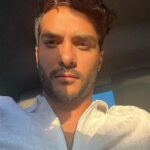 Saed Soheili Instagram - يه بار كاشتم، گوسفند خورد يه بار كاشتم آفت زد. اینبارم، همينكه برداشت كردم، دزد زد. (البته ولتون نمیکنم) ولی من تخمشو دارم…دوباره میکارم. گیروگورم حل بشه، میگم کت تنه کیه 😉🦍🦾 کفر نعمت می کند رزق حلال خود حرام طفل از پستان گزیدن می کند خون شیر را . کلاهبردار زیاد شده نه؟؟