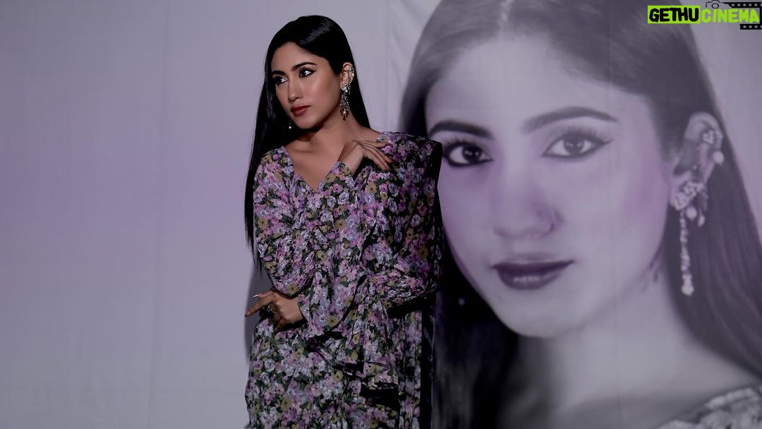 Safa Kabir Instagram - Life is in color, but black and white is more realistic.