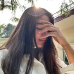 Safa Kabir Instagram - Nature, Book and some sunshine 🙂