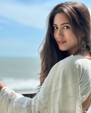 Safa Kabir Instagram - Shine your own light.