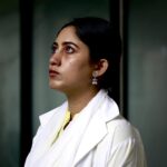 Safa Kabir Instagram – Character name- Dr Maha
Fiction name- Bed no 3
Directed by @vzahed 
Full drama link in my bio
