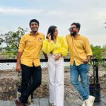 Safa Kabir Instagram - Yellow is known as a synonym of Friendship. For me yellow is bright and cheerful just like our Friendship.