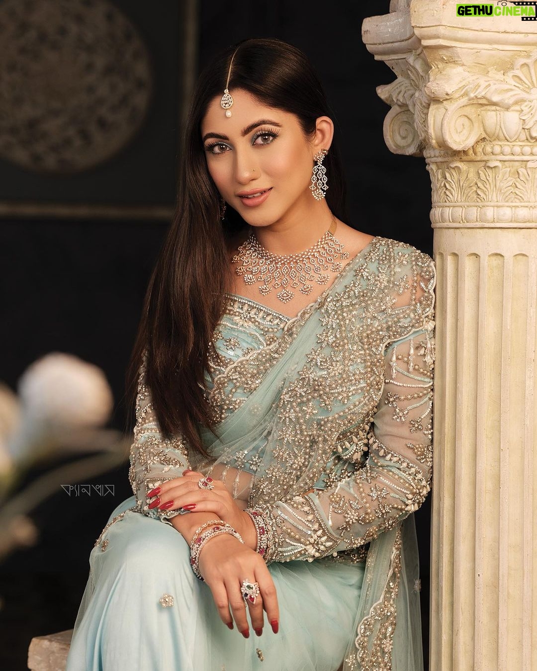 Safa Kabir Instagram - Signature by Kaniz Almas Khan l November 2023 Model: Safa Kabir Makeover: Persona Jewellery: @jarwahouse Wardrobe: @meherofficials Ideation and Styling: Nuzhat Khan @pakhiiie Fashion Direction: @mahmudulhasan_mukul Aesthetics & Creatives: Didarul Dipu Photography:@kaushikiqbal_photography