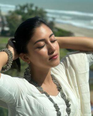Safa Kabir Instagram - Shine your own light.