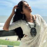 Safa Kabir Instagram - Shine your own light.
