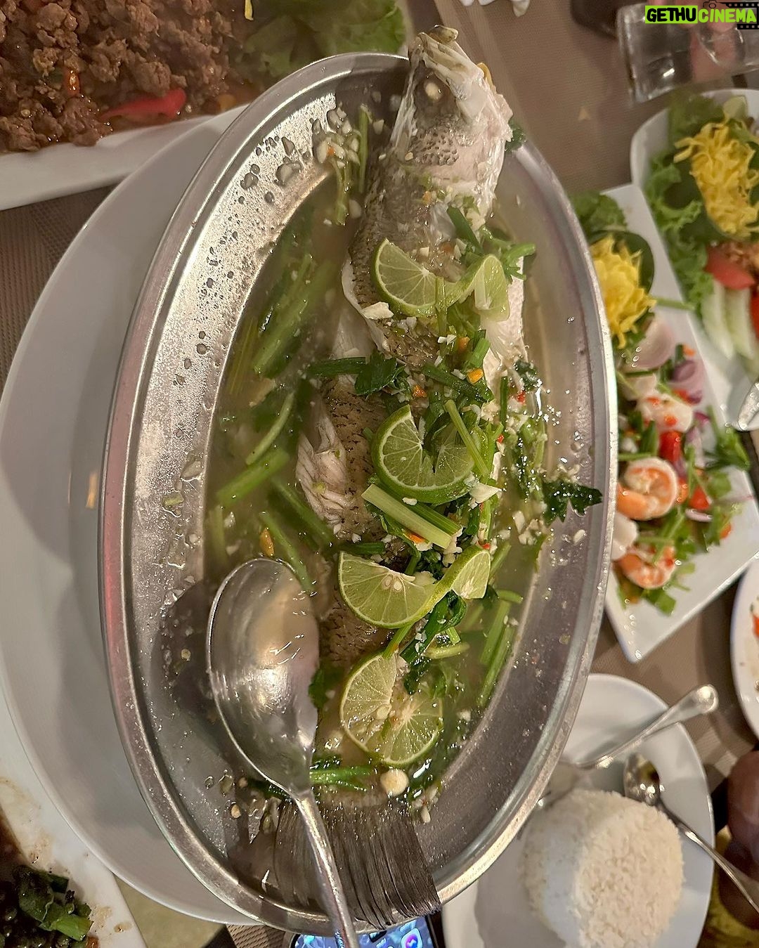 Safa Kabir Instagram - Who says I eat less 😂 One of my favorite cuisine is Thai.