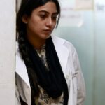 Safa Kabir Instagram – Character name- Dr Maha
Fiction name- Bed no 3
Directed by @vzahed 
Full drama link in my bio