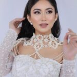 Safa Kabir Instagram - Pearls are a classic, elegant accessory that never goes out of style. It was always my favorite and it will be. Outfit from - @helesya.official MUA- @splendorbyab