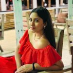 Safa Kabir Instagram - Enjoy your Friday ❤️
