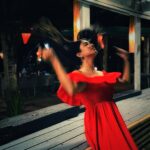Safa Kabir Instagram - Enjoy your Friday ❤️