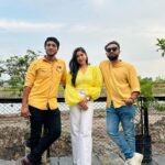 Safa Kabir Instagram - Yellow is known as a synonym of Friendship. For me yellow is bright and cheerful just like our Friendship.