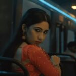 Safa Kabir Instagram - টিকিট কাটা শেষ! বাসে উঠার অপেক্ষা! ১ ফেব্রুয়ারি চরকিতে আসছে মোহাম্মদ নাজিম উদ্দিন-এর গল্প অবলম্বনে Chorki Original Series ‘টিকিট’। পরিচালনায় ভিকি জাহেদ। #Chorki #FilmFunFoorti #TIKIT #OriginalSeries #SiamAhmed #SafaKabir #ManojPramanik #Sentu #VickyZahed