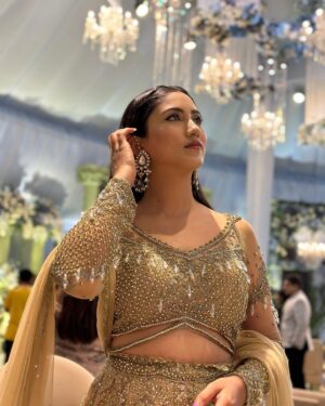 Safa Kabir Instagram - It was a bright golden event! 
Wearing: @butterflybyshagufta