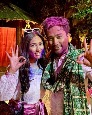 Safa Kabir Instagram - Friends are colors of life.