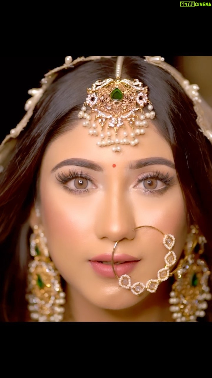 Safa Kabir Instagram - Recently worked with @drkashfiaa.jdofficial It was an amazing experience to work with Kashfiaa apu, loved your jewelry collection hope everyone loves it too. Go check out Kashfiaa jewelry designer collection. Jewelry from Kashfiaa-Jewelry Designer