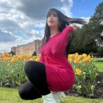 Safa Kabir Instagram - Tulip fest 🌷 Hampton Court Palace