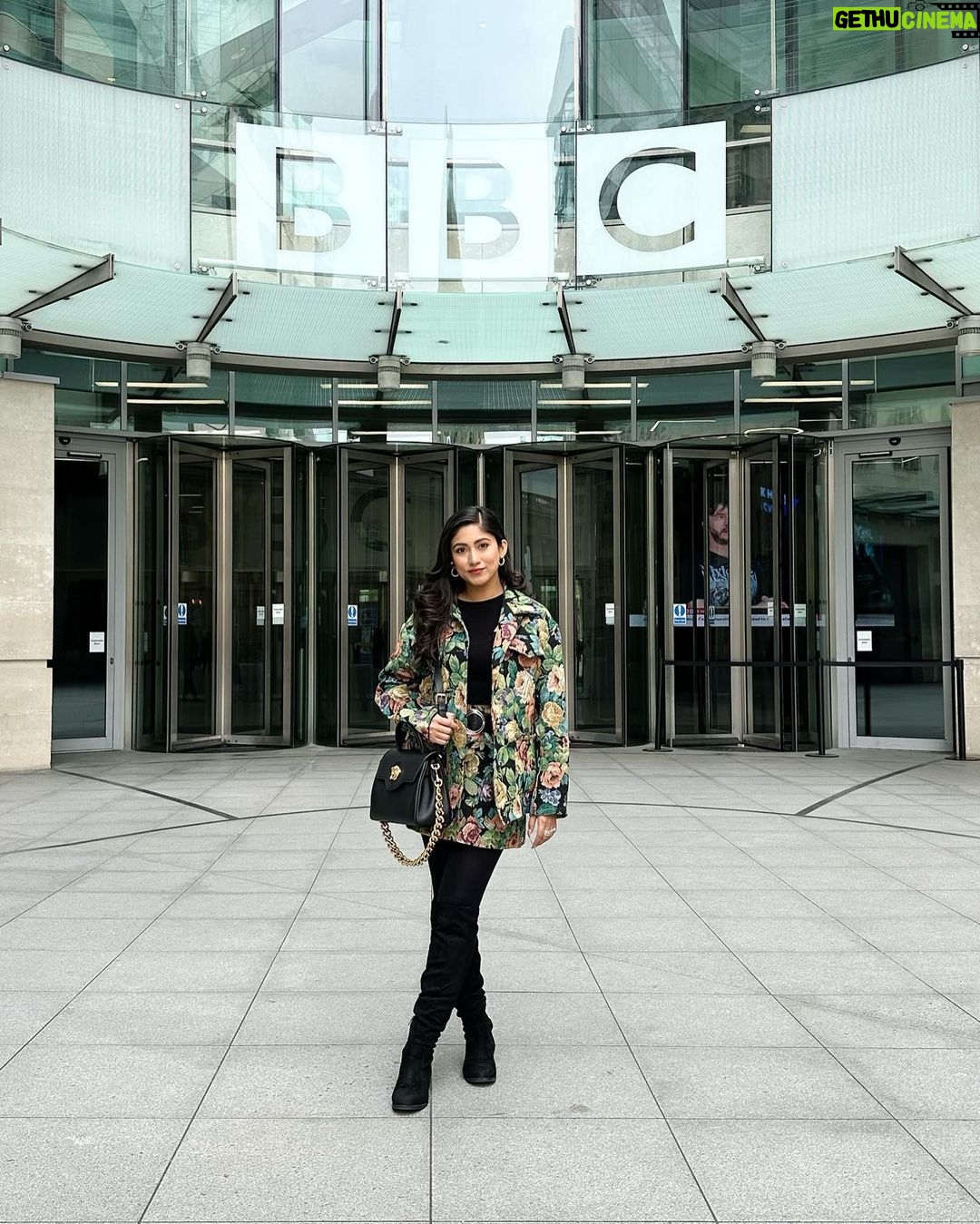 Safa Kabir Instagram - Had an amazing time with @simplynadiaali Thank you for having me on your show and the show name is “Nadia Ali show” Very soon you guys gonna see the interview of mine on @bbcasiannetwork BBC Broadcasting House