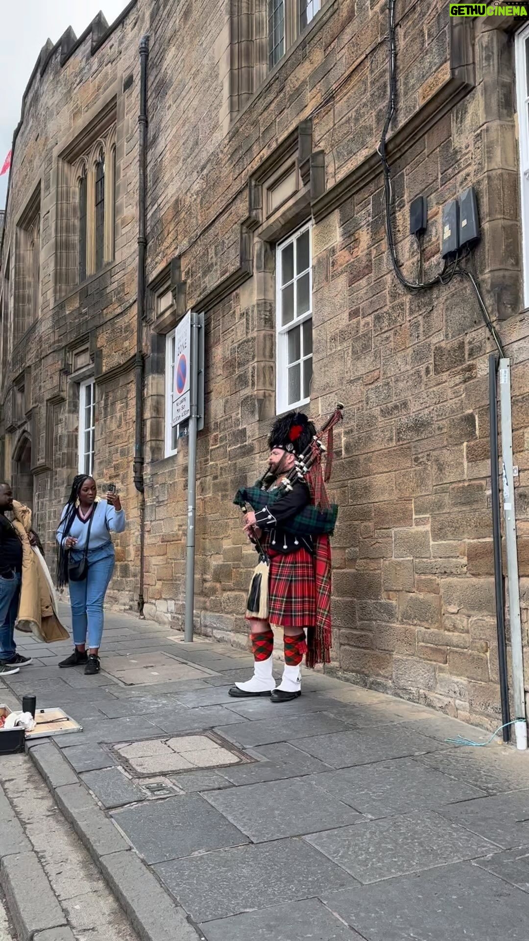 Safa Kabir Instagram - Edinburgh is so cultural and such a beautiful place to walk around. Edinbugh, Scotland, Uk
