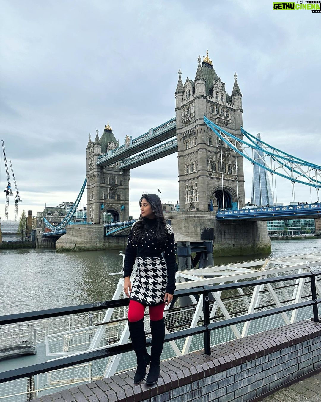 Safa Kabir Instagram - Keep Calm and Cross theTower Bridge Tower Bridge, London