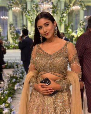 Safa Kabir Instagram - It was a bright golden event! 
Wearing: @butterflybyshagufta