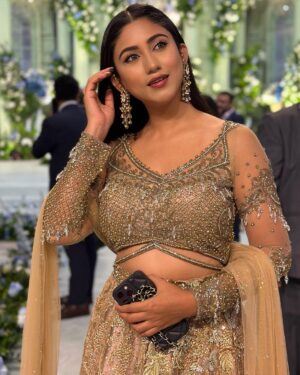 Safa Kabir Instagram - It was a bright golden event! 
Wearing: @butterflybyshagufta