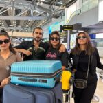 Safa Kabir Instagram - We are back 💁🏻‍♀️