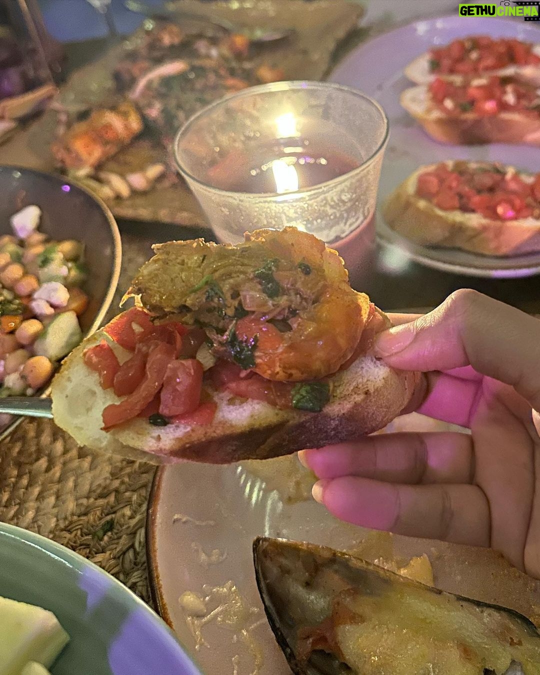 Safa Kabir Instagram - Food is our love language 🫶🏻 These amazing arrangement done by my Beautiful and talented ladies. Hats off to @aniqazaheen @trinafalgune @subrina.irine @owl_wanders @shompreeti_ridz Loved this Summer spread 🌸