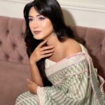 Safa Kabir Instagram - I personally LOVE how this look turned out And my lovely makeover done by my all time favorite @splendorbyab And my favorite kinda pastel shades gorgeous saree from @summerbypriyankagupta