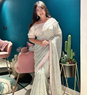 Safa Kabir Instagram - I personally LOVE how this look turned out And my lovely makeover done by my all time favorite @splendorbyab 
And my favorite kinda pastel shades gorgeous saree from @summerbypriyankagupta